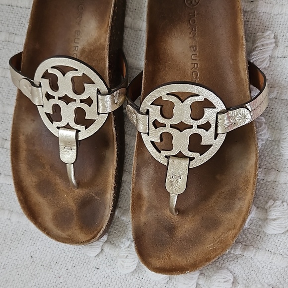 Tory Burch sandals sz 8 color gold metallic in excellent condition - Picture 6 of 7